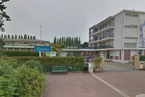 Le Lycée Cornu de Liseux, archives via Google maps