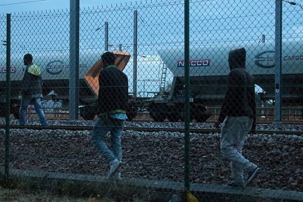 L'intrusion de migrants sur le site du tunnel sous la Manche a provoqué dimanche des retards allant jusqu'à 3h30 dimanche côté français