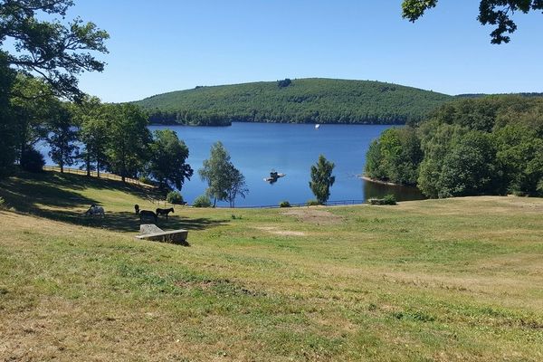 Le lac de Vassivière, un des joyaux de la campagne limousine