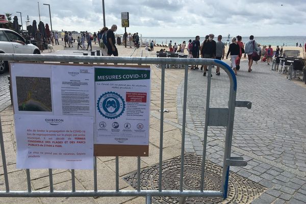 Quiberon : forte fréquentation estivale sur les plages du morbihan, le taux d'incidence en forte hausse.