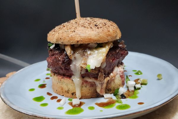 Le burger du restaurant l'Apart à Challans / Chef Xavier Yvernogeau 