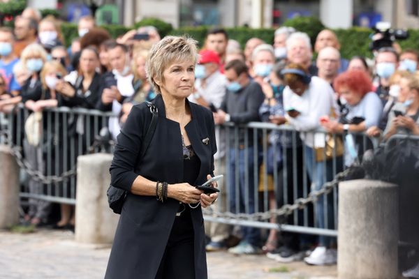 Véronique Jannot aux funérailles de Jean-Paul Belmondo (illustration)