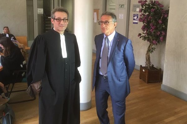 Guy Novès et son avocat Me Nougarolis, au conseil des Prud'hommes de Toulouse, le 22 mai 2018.