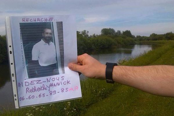 Des avis de recherche ont été placardés un peu partout dans la zone. 