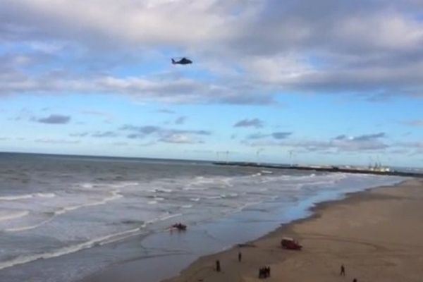 Sur la plage du Portel ce lundi matin. 