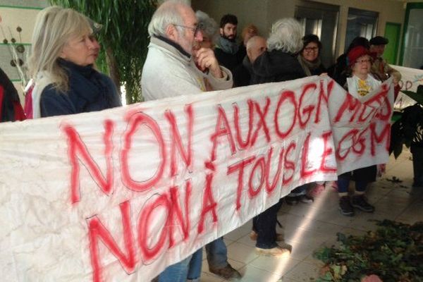 Les Faucheurs Volontaires d'OGM dans les locaux du siège de Dijon-Céréales - Lundi 28 Novembre 2016