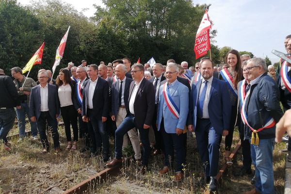 Rassemblés aujourd'hui dans la petite commune de Chasseneuil-sur-Bonnieure (16), tous en appellent à l'engagement de l'État.