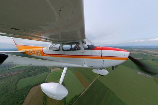 Avion de l'équipage "Papi-Roméo" participant au rallye Toulouse Tarfaya en vol