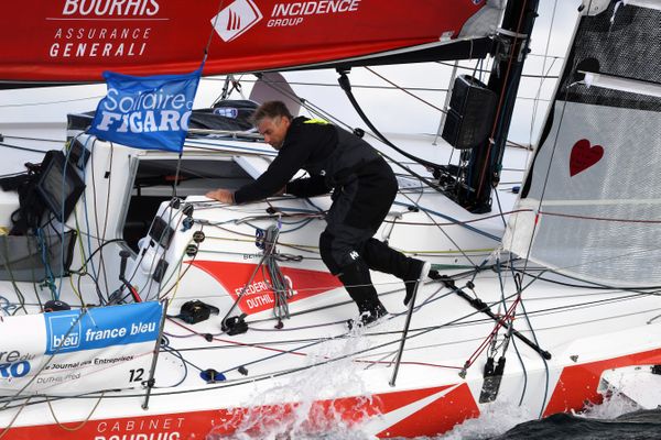 Fred Duthil, blessé au dos, abandonne. Il n'ira pas au bout de cette 53e édition de la Solitaire Figaro.