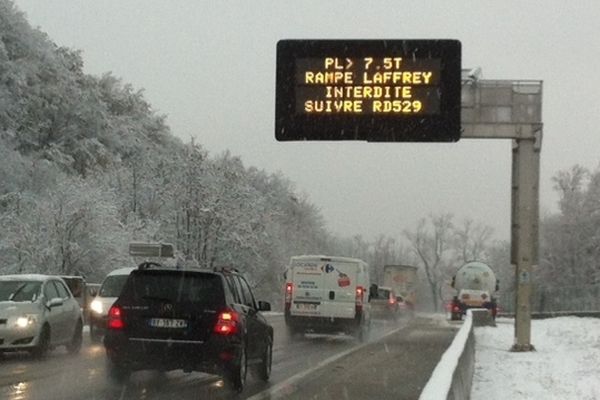 En Isére, les premières chutes de neige compliquent déjà la circulation ... 