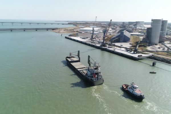 Le port Atlantique de la Rochelle, véritable plaque tournante du trafic maritime mondial accueille chaque jour des cargos du monde entier.