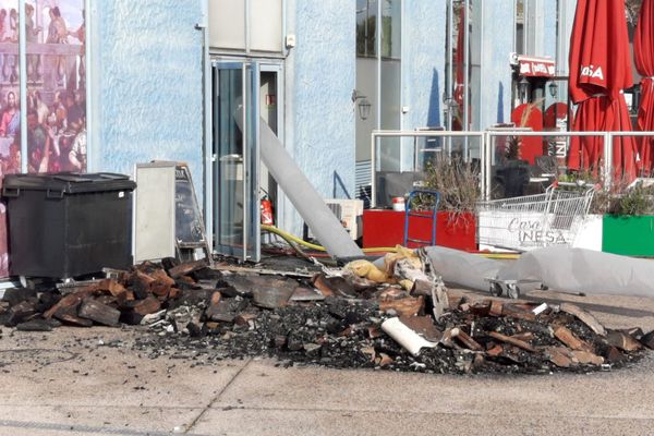 Montpellier - un incendie a détruit une partie d'un restaurant d'Odysseum - 1er mars 2023.