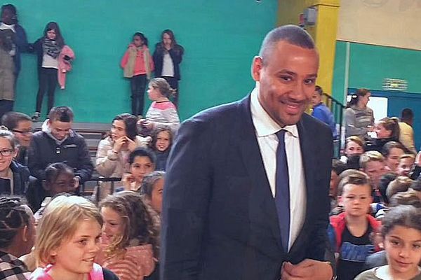 Gaëtan Mûller avec les enfants de Darnétal (Seine-Maritime)