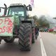 Les agriculteurs de la Nièvre procèdent à des barrages filtrants aux abords de Château-Chinon.