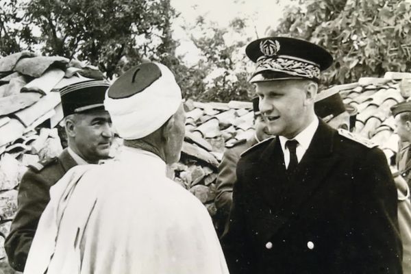 Jean-Marie Robert, indignant at the fate of the Algerian populations, will report to the Élysée, and will try to facilitate the repatriation of Harkis families after 62