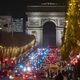 Atmosphère des fêtes de fin d'année sur les Champs-Elysées le 7 décembre 2023