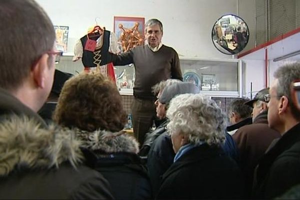 Beaucoup de monde à la vente aux enchères à Nevers