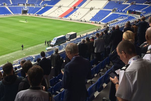 Le Groupama Stadium fait l'objet d'un simulacre d'attentat terroriste en présence de nombreuses délégations étrangères.  