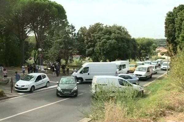 Les pêcheurs de l'étang de Berre ont bloqué les accès à la sous-préfecture d'Istres ce matin