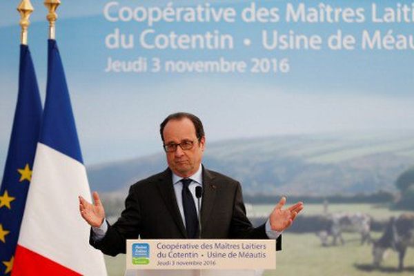 "Je voulais montrer à travers ce déplacement l'existence d'une entreprise exemplaire qu crée une usine exceptionnelle !", explique François hollande en ouverture de discours à Méautis