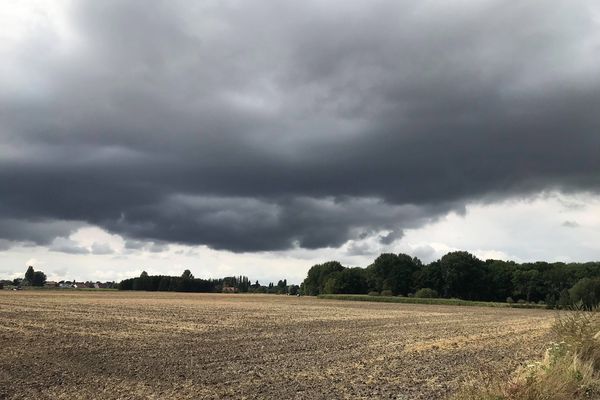 Le ciel reste couvert sur une bonne moitié sud de la région.