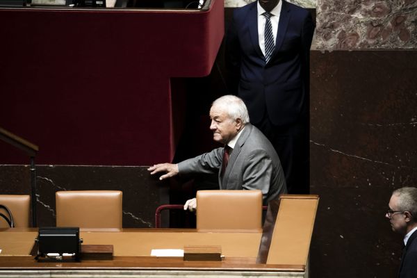 Le parquet a requis une peine de trois ans d'emprisonnement dont deux avec sursis à l'encontre du député LR Bernard Brochand, jugé à Paris pour n'avoir pas mentionné des comptes en Suisse dans ses déclarations de patrimoine et pour blanchiment de fraude fiscale.