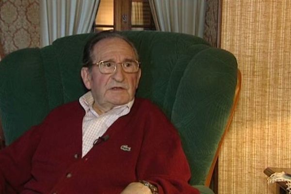 Albert Valade, habitant d'Oradour-sur-Glane, qui gardait des vaches à quelques kilomètres du village le jour du massacre. 