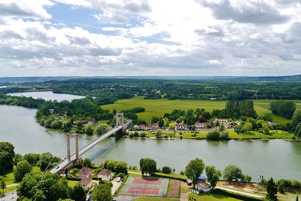 Ciel nuageux sur les Andelys et la Seine, ce DIMANCHE.