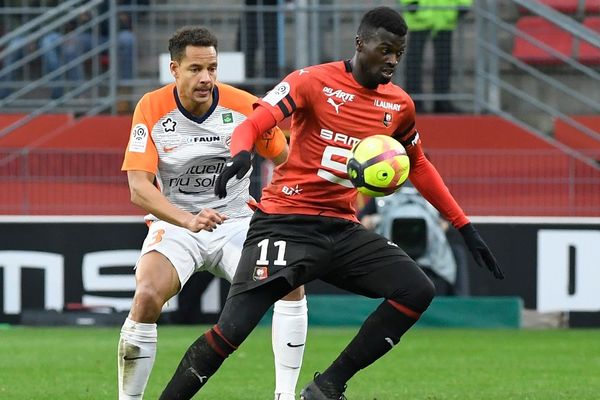 Mbaye NIang face au défenseur montpelliérain Daniel Congre 