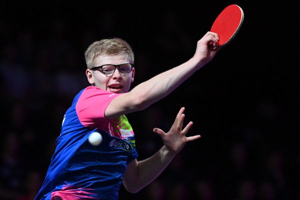 Loin de sa salle d'entraînement de Montpellier (Hérault) champion d'Europe de tennis de table et médaillé de bronze par équipe aux jeux olympiques de Paris, Alexis Lebrun, s'est offert quelques échanges de balles avec emmaneul Macron et bun chef d'Etat étranger à l'Elysée, mardi 5 novembre 2024.