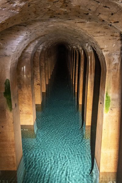 1 800 piliers soutiennent les voutes et arcades du réservoir de Montsouris, un des plus grands de Paris