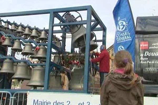 Le carillon ambulant devant la mairie de Marseille