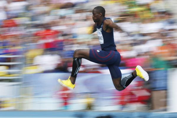 Le triple sauteur Teddy Tamgho, ici lors des championnats du monde à Moscou en 2013, est attendu en février 2016 à Aubière pour les championnats de France d'athlétisme en salle. Il s'agit de son retour à la compétition après sa rupture du tendon d'Achille en mai 2015.