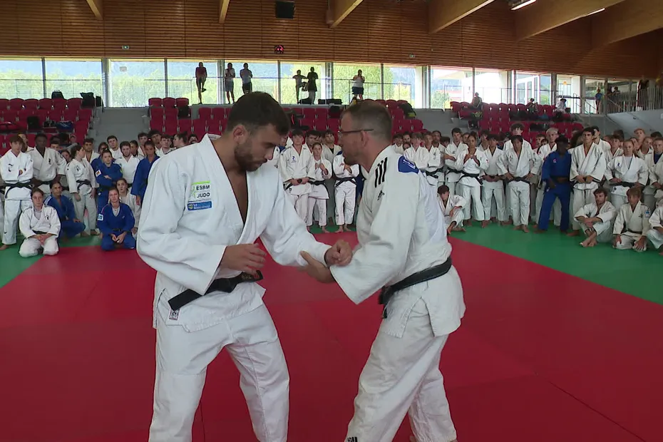 "On espère suivre leurs pas" : 400 judokas participent à un stage intensif d'une semaine avec des champions français