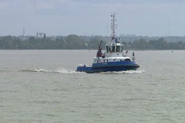 Les gendarmes sondent toujours l'estuaire entre les communes de Gauriac et Blaye.