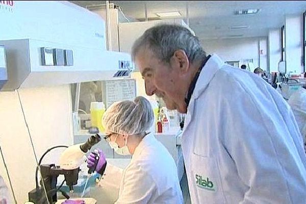 Jean Paufique dans un des laboratoires du siège de SILAB en Corrèze.