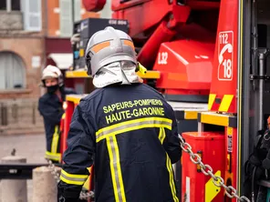 Les pompiers sont rapidement intervenus pour porter secours aux deux victimes (illustration).