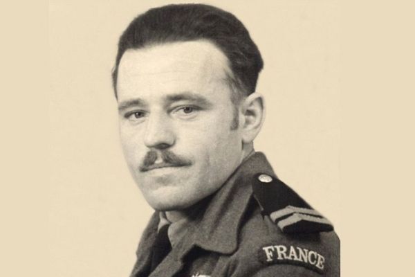 Il est considéré comme le premier soldat français mort dans le cadre du D-Day. le parachutiste Émile Bouétard, originaire de Pleudihen-sur-Rance est mort à Plumelec (Morbihan) dans la nuit du 5 au 6 juin 1944.