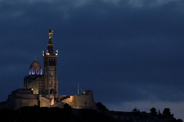 Quelle idée, aussi, de la construire si haut