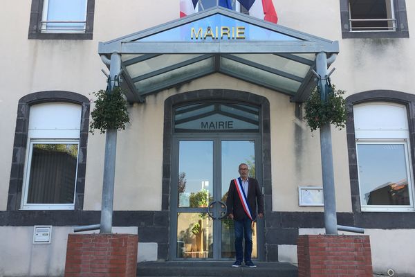 Christian Ollier est maire de Malintrat dans le Puy-de-Dôme, pas sûr qu'il se représente aux prochaines élections. Le ras-le-bol gagne les élus des petites communes.