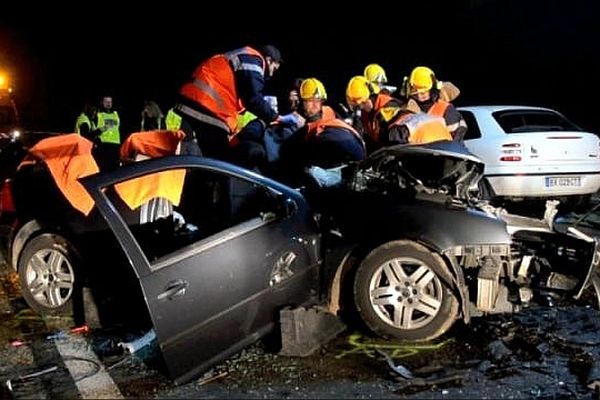 Trois voitures sont entrées en collision sur la RCEA (Route Centre Europe Atlantique) faisant plusieurs blessés tôt ce dimanche 18 novembre 2012.