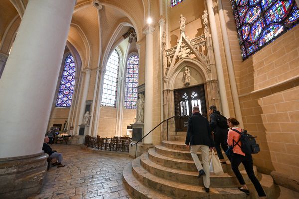 À partir du 21 septembre 2024, près d’un quart de siècle après sa fermeture au début des années 2000, le trésor de la cathédrale Notre-Dame de Chartres se dévoile à nouveau au public.