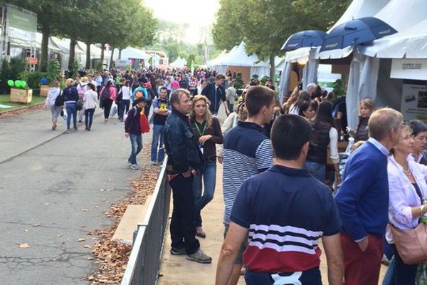 Les allées du villages des Jeux ce dimanche midi à Caen