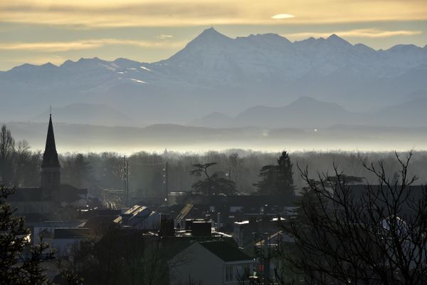 Une équipe de recherche internationale impliquant des scientifiques du CNRS, de l’Université Grenoble Alpes et de l’Université de Strathclyde (Ecosse) a découvert la présence de microplastiques au sommet du Pic du Midi (2 877 mètres d’altitude).