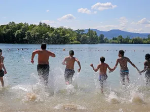 Vous pouvez plonger sans hésitation, l'eau de la base nautique de Colmar Houssen est d'excellente qualité.