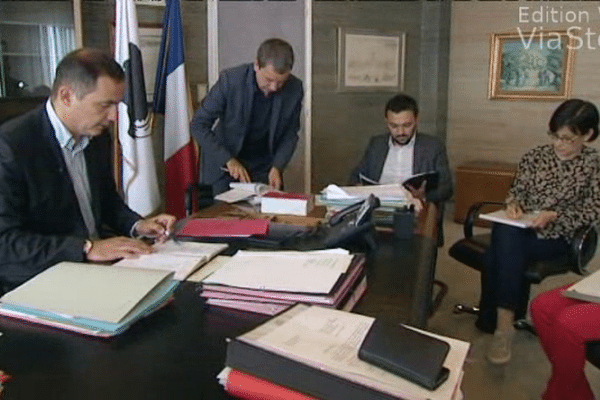 Le nouveau maire de Bastia, Gilles Simeoni, dans son bureau.