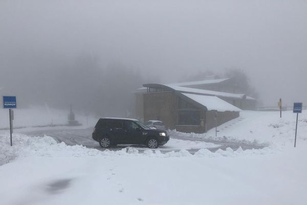 De la neige dans les Cévennes le 6 avril 2019, les conditions de circulation sont très difficiles