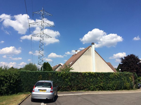 A Lipsheim Les Habitants Ne Veulent Plus Des Lignes A Haute Tension Dans Leur Jardin