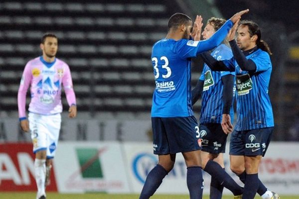 Les joueurs de Landry Chauvin heureux de leur victoire en Haute-Savoie