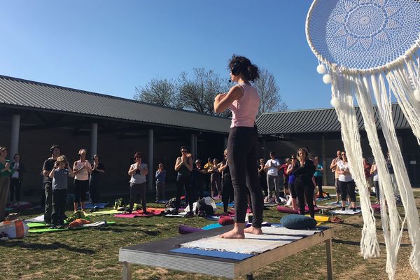 Samedi 23 mars c'était la première séance de Silent yoga au Collège Notre-Dame de la Villette à La Ravoire. 